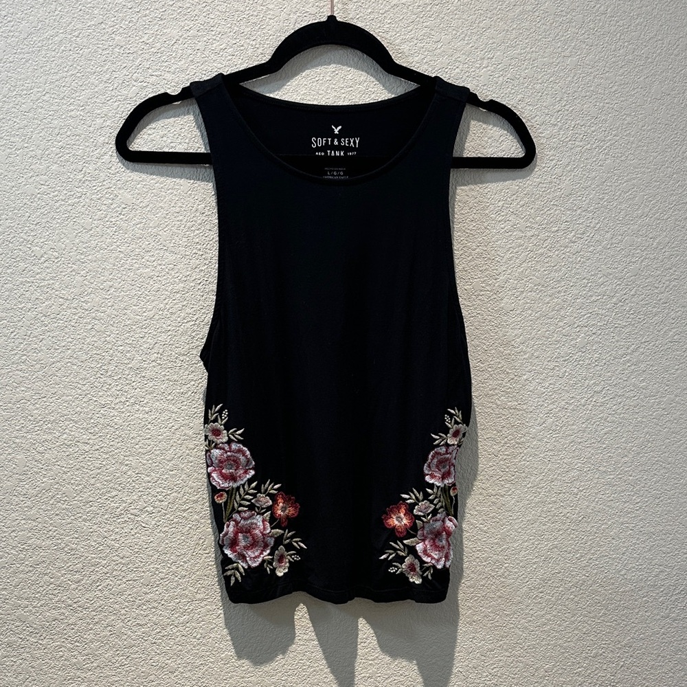 American Eagle Outfitters Black Floral Embroidered Tank Size Large